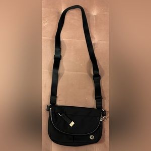 Lululemon - all night festival bag 2L crossbody bag in black & gold
